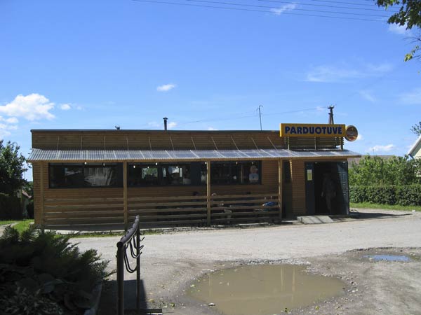 restaurant/tavern on the north end of the square