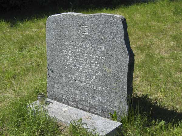 The stone indicates that 222 Jewish residents were killed and buried there